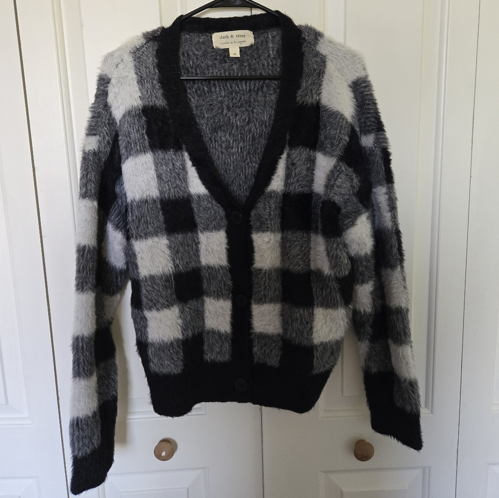 Cloth & Stone Fuzzy Gray and Black Sweater